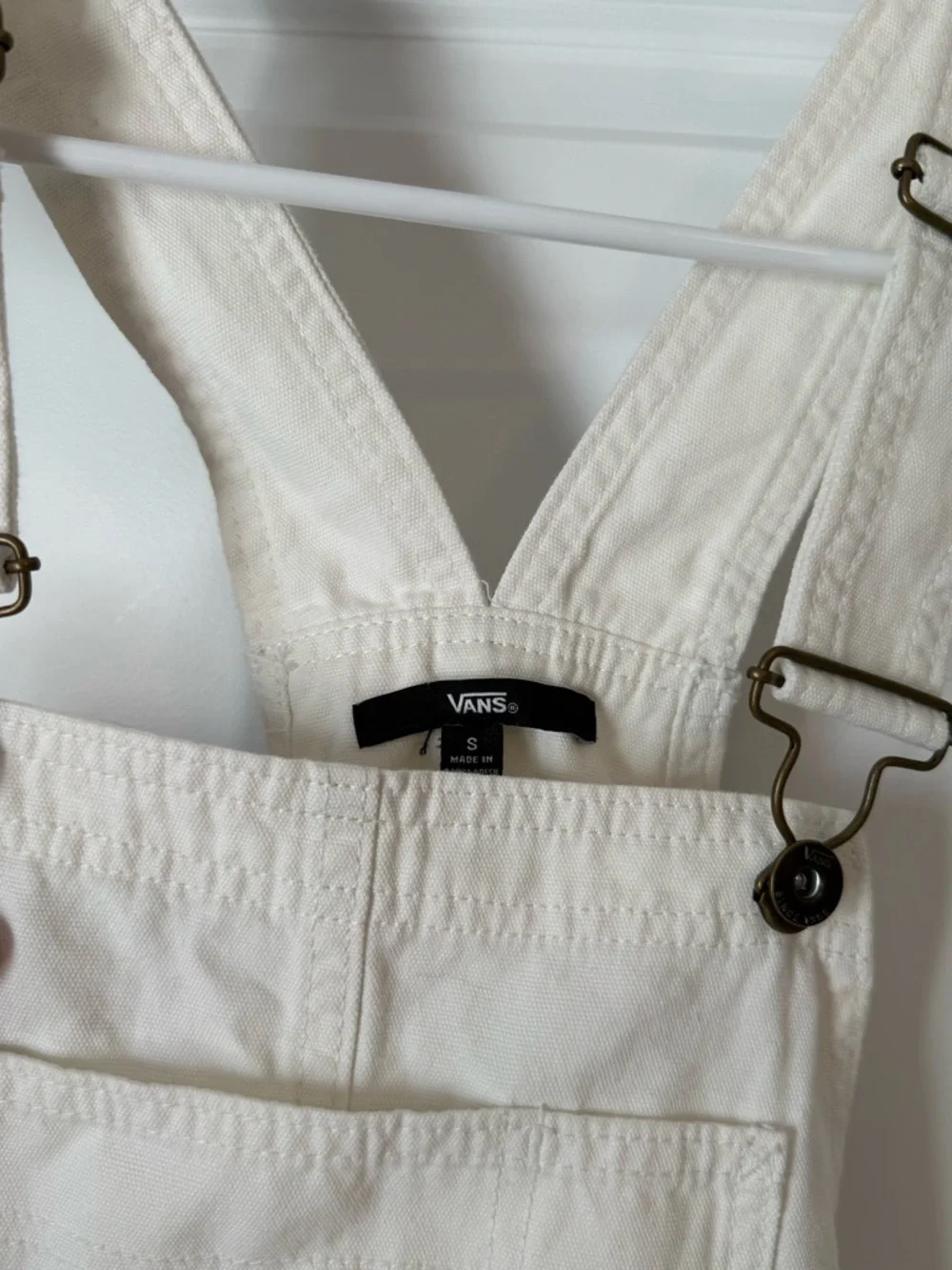 Vans Cream Overall Shorts Romper | Adjustable Straps Utility Style Small NWOT - Picture 3 of 5